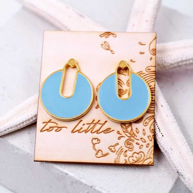 Stud earrings with enamel in gold-plating on wooden engraved card 