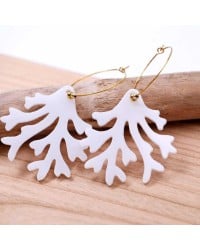 Stainless steel hoop earrings with plexiglas part - coral Stainless steel hoop earrings with 24K gold-plating and plexiglas part - coral