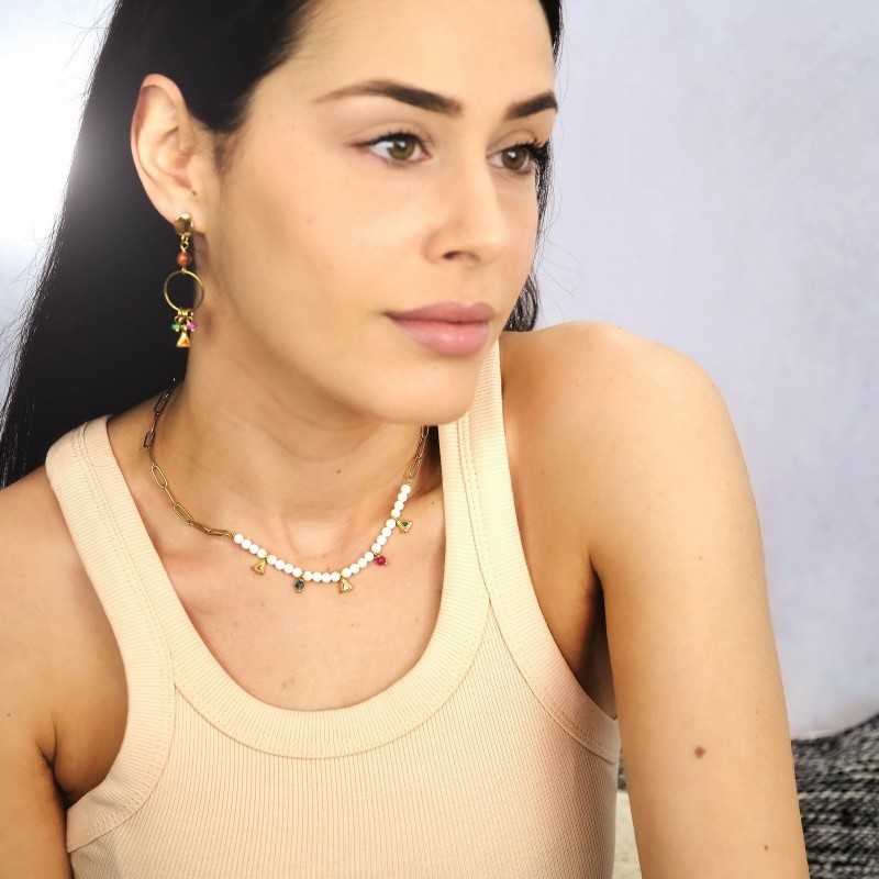 Kολιέ με ημιπολύτιμες χάντρες Kολιέ με ημιπολύτιμες χάντρες σε επίχρυση επιμετάλλωση
