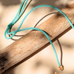 Xειροποίητo κολιέ από κορδόνι, σμάλτο και επίχρυσα στοιχεία
