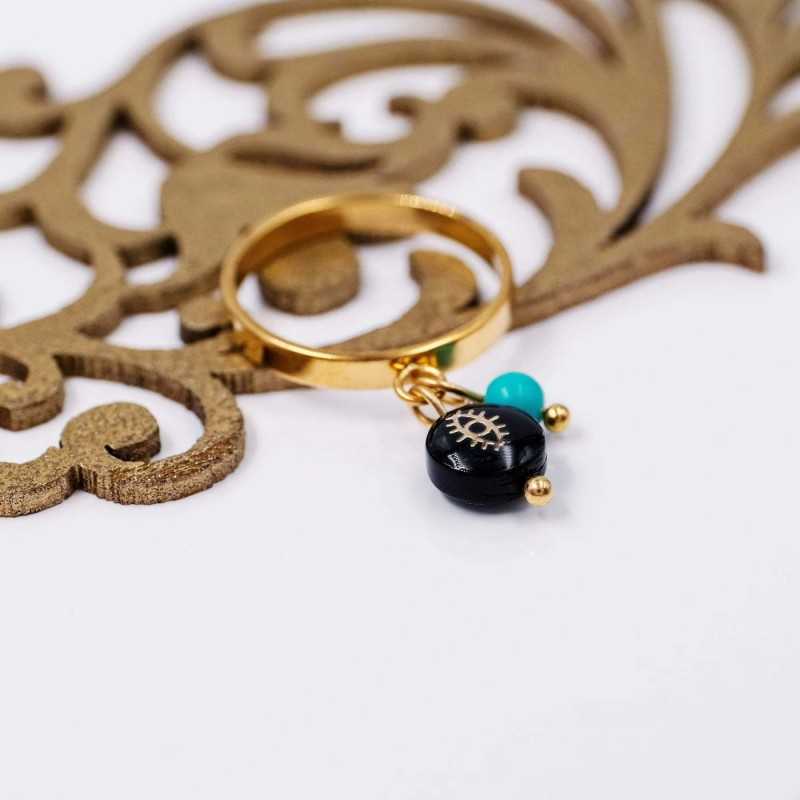 Επίχρυσο δαχτυλίδι από ανοξείδωτο ατσάλι με ημιπολύτιμη πέτρα σε κουτί συσκευασίας δώρου