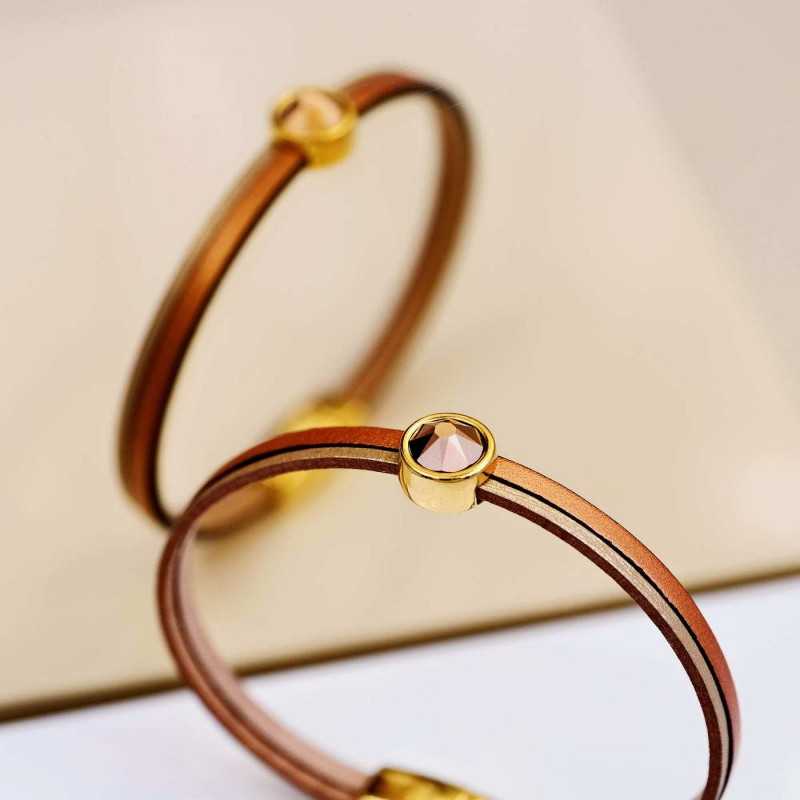 Leather bracelet with Swarovski crystal Leather bracelet with Swarovski crystal and metal parts in gold-plating