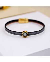 Δερμάτινο βραχιόλι με κρύσταλλο Swarovski Δερμάτινο βραχιόλι με κρύσταλλο Swarovski και στοιχεία σε επίχρυση επιμετάλλωση