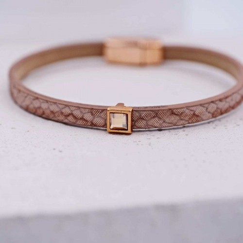 Leather bracelet with crystal and metal parts in rose gold-plating
