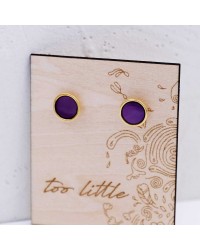 Stud earrings with enamel Stud earrings with enamel in gold-plating on wooden engraved card