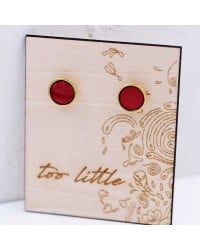 Stud earrings with enamel Stud earrings with enamel in gold-plating on wooden engraved card