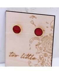 Stud earrings with enamel Stud earrings with enamel in gold-plating on wooden engraved card