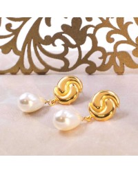 Gold-plated earrings with fresh water pearl Handmade gold-plated earrings with fresh water pearl