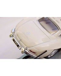 Λαμπάδα με εκρού Mercedes Benz