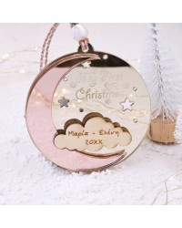 Χριστουγεννιάτικο στολίδι “My First Christmas” για Κορίτσι – Σελήνη & Συννεφάκι Χριστουγεννιάτικο στολίδι “My First Christmas” – Σελήνη και Συννεφάκι με όνομα και έτος γέννησης
