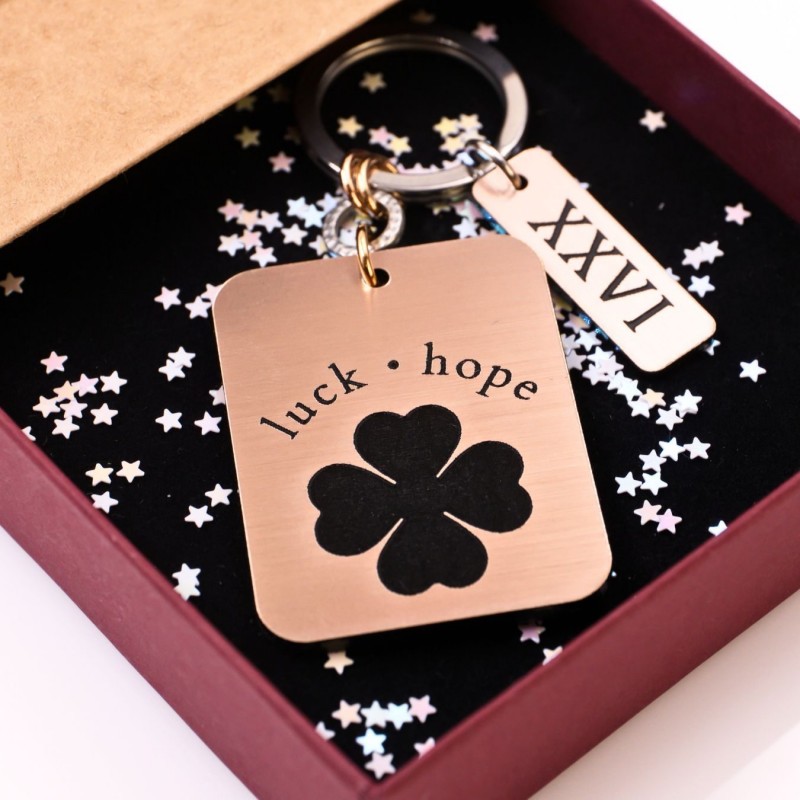 Χειροποίητο Μπρελόκ-γούρι με χάραξη και Τετράφυλλο Τριφύλλι