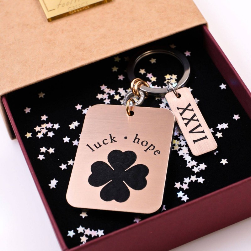 Χειροποίητο Μπρελόκ-γούρι με χάραξη και Τετράφυλλο Τριφύλλι