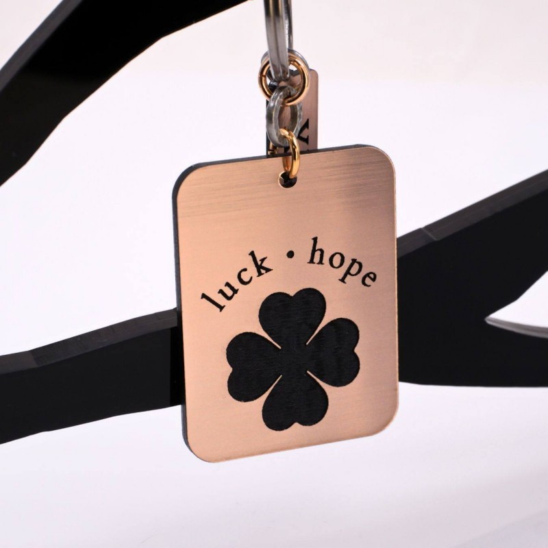 Χειροποίητο Μπρελόκ-γούρι με χάραξη και Τετράφυλλο Τριφύλλι