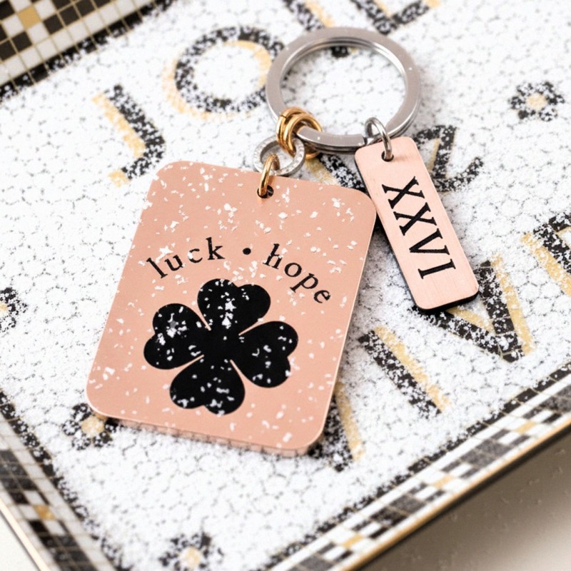 Χειροποίητο Μπρελόκ-γούρι με χάραξη και Τετράφυλλο Τριφύλλι