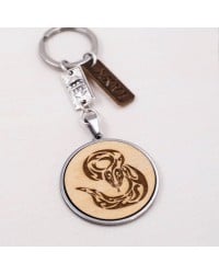 Ανδρικό Μπρελόκ Γούρι 2026 "Snake" Χειροποίητο ανδρικό μπρελόκ γούρι 2026 με χάραξη, ξύλινο εφέ και ασήμι 925