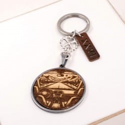 Χειροποίητο ανδρικό μπρελόκ γούρι 2026 με χάραξη, ξύλινο εφέ και ασήμι 925