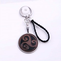 Χειροποίητο ανδρικό μπρελόκ με στοιχείο Triskelion πλέξιγκλας