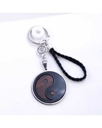 Ανδρικό Μπρελόκ με Στοιχείο Yin-Yang Χειροποίητο ανδρικό μπρελόκ με στοιχείο Yin-Yang πλέξιγκλας
