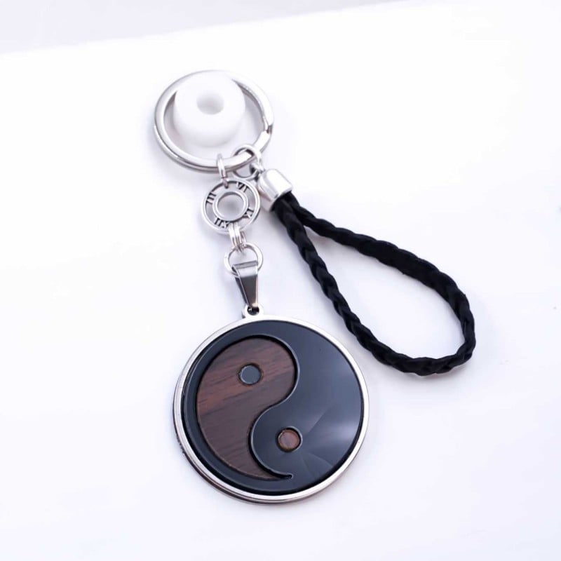 Ανδρικό Μπρελόκ με Στοιχείο Yin-Yang Χειροποίητο ανδρικό μπρελόκ με στοιχείο Yin-Yang πλέξιγκλας
