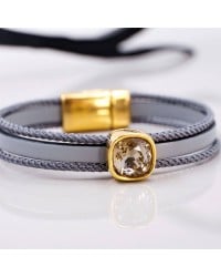 Δερμάτινο Βραχιόλι με Κρύσταλλο Swarovski Δερμάτινο βραχιόλι με κρύσταλλο Swarovski και στοιχεία σε επίχρυση επιμετάλλωση