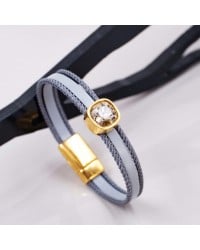 Δερμάτινο Βραχιόλι με Κρύσταλλο Swarovski Δερμάτινο βραχιόλι με κρύσταλλο Swarovski και στοιχεία σε επίχρυση επιμετάλλωση