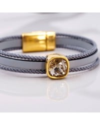 Δερμάτινο Βραχιόλι με Κρύσταλλο Swarovski Δερμάτινο βραχιόλι με κρύσταλλο Swarovski και στοιχεία σε επίχρυση επιμετάλλωση