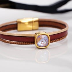 Δερμάτινο Βραχιόλι με Κρύσταλλο Swarovski Δερμάτινο βραχιόλι με κρύσταλλο Swarovski και στοιχεία σε επίχρυση επιμετάλλωση