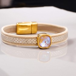 Δερμάτινο Βραχιόλι με Κρύσταλλο Swarovski Δερμάτινο βραχιόλι με κρύσταλλο Swarovski και στοιχεία σε επίχρυση επιμετάλλωση