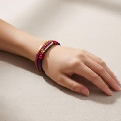 Δερμάτινο βραχιόλι με μεταλλικές λεπτομέρειες σε επίχρυση επιμετάλλωση
