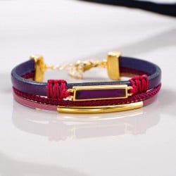 Δερμάτινο βραχιόλι με μεταλλικές λεπτομέρειες σε επίχρυση επιμετάλλωση