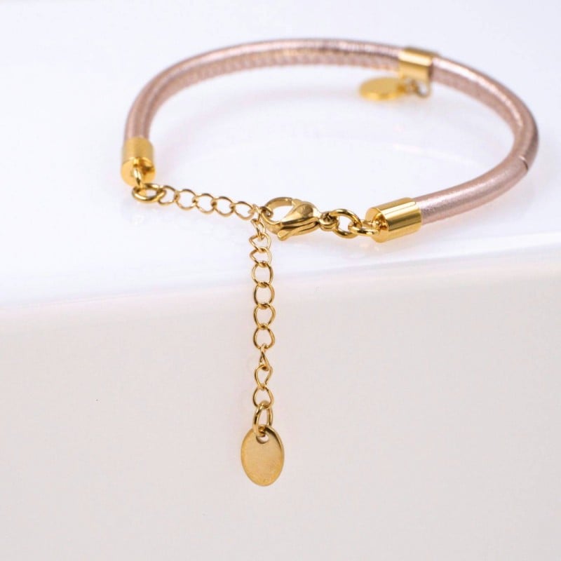 Χειροποίητο δερμάτινο βραχιόλι γούρι 2026 με επίχρυσα στοιχεία