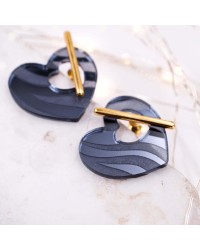 Σκουλαρίκια καρφωτά με επίχρυση επιμετάλλωση και Animal Print πλέξιγκλας