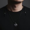 Μακρύ κολιέ unisex με μεταλλικό μενταγιόν Μακρύ κολιέ unisex από κορδόνι και μεταλλικό μενταγιόν
