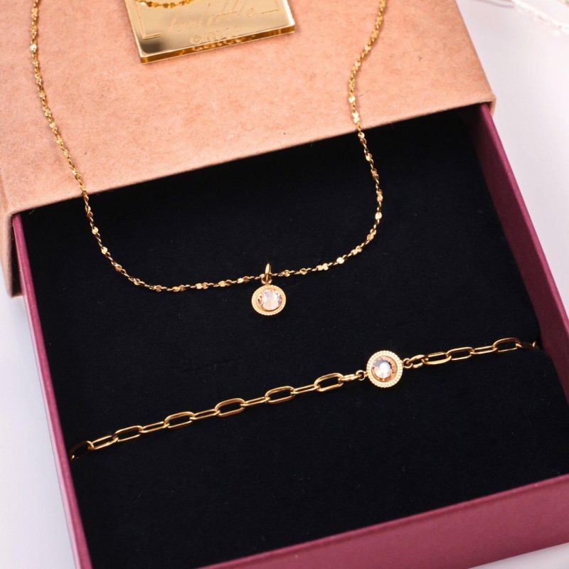 Σετ Κολιέ και Βραχιόλι με Κρύσταλλα Swarovski – Σε Κουτί Δώρου Σετ Κολιέ και Βραχιόλι με Κρύσταλλα Swarovski – Σε Κουτί Δώρου