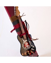 Λαμπάδα με Hλεκτρική Διακοσμητική Kιθάρα Red Hot Chili Peppers Λαμπάδα με διακοσμητική ηλεκτρική κιθάρα Red Hot Chili Peppers για αγόρια και άνδρες