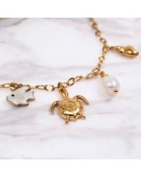 Stainless Steel Jewelry: Καλοκαιρινό Βραχιόλι με Χελώνα & Καλλιεργημένο Μαργαριτάρι Επίχρυσο βραχιόλι από ανοξείδωτο ατσάλι με θαλασσινά στοιχεία και καλλιεργημένο μαργαριτάρι