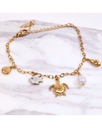 Stainless Steel Jewelry: Καλοκαιρινό Βραχιόλι με Χελώνα & Καλλιεργημένο Μαργαριτάρι Επίχρυσο βραχιόλι από ανοξείδωτο ατσάλι με θαλασσινά στοιχεία και καλλιεργημένο μαργαριτάρι