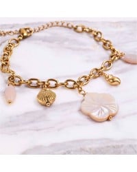 Ανοξείδωτο Ατσάλι: Βραχιόλι Resin Flower & Sea Charms Επίχρυσο βραχιόλι από ανοξείδωτο ατσάλι μεμεταλλικά θαλασσινά charms και λουλούδι πλέξιγκλας