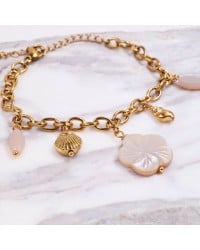 Ανοξείδωτο Ατσάλι: Βραχιόλι Resin Flower & Sea Charms Επίχρυσο βραχιόλι από ανοξείδωτο ατσάλι μεμεταλλικά θαλασσινά charms και λουλούδι πλέξιγκλας