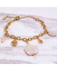 Ανοξείδωτο Ατσάλι: Βραχιόλι Resin Flower & Sea Charms Επίχρυσο βραχιόλι από ανοξείδωτο ατσάλι μεμεταλλικά θαλασσινά charms και λουλούδι πλέξιγκλας