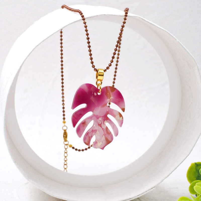 Μακρύ Κολιέ Toolittle - Resin Leaf Fuchsia Xειροποίητo κολιέ με πλέξιγκλας φύλλο και επίχρυσα στοιχεία